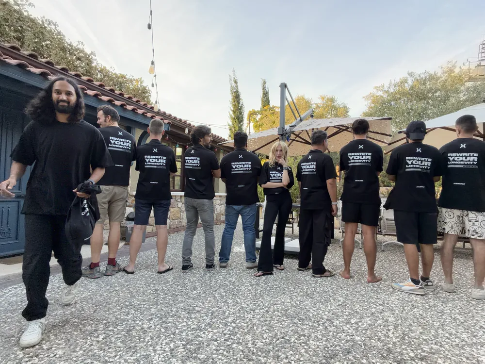 Team in Makina “Rewrite your longevity” t-shirts